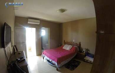 Imagem: A casa possui 3 Dormitórios, 2 Banheiros, 2 Vagas na garagem