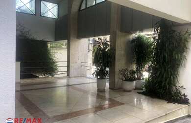 Imagem: O depósito para alugar possui 4 Vagas na garagem e 300m² de