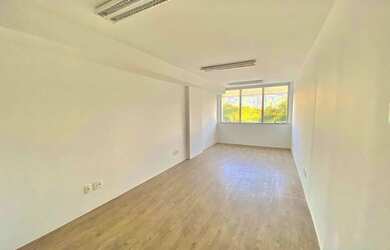 Imagem: O depósito possui 1 Vaga na garagem, 30m² de Área e está