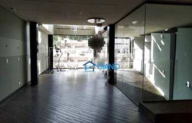 Imagem: O depósito possui 5 Vagas na garagem, 740m² de Área e está