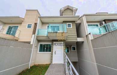 Imagem: A casa possui 3 Dormitórios, 3 Banheiros, 4 Vagas na garagem