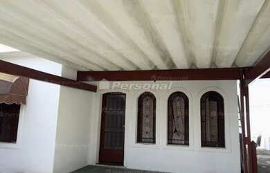 Imagem: A casa possui 3 Dormitórios, 1 Banheiro, 4 Vagas na garagem