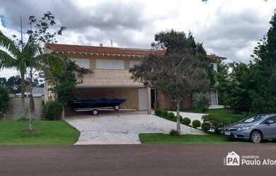 Imagem: A casa em condomínio e possui 4 Dormitórios, Suítes, 5 Banheiros