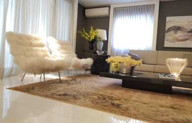 Imagem: O apartamento possui 4 Dormitórios, 1 Banheiro, 5 Vagas na