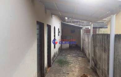 Imagem: A casa possui 3 Dormitórios, 1 Banheiro, 1 Vaga na garagem