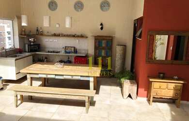 Imagem: O apartamento possui 3 Dormitórios, 1 Banheiro, 3 Vagas na