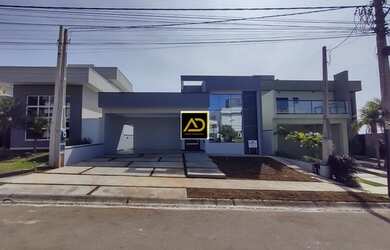 Imagem: A casa em condomínio possui 3 Dormitórios, 1 Banheiro, 4 Vagas