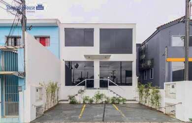 Imagem: O depósito possui 3 Vagas na garagem e 300m² de Área e está