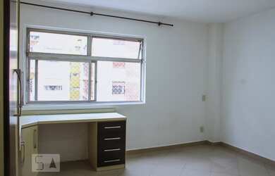 Imagem: O apartamento possui 1 Dormitório, 1 Banheiro, 1 Vaga na garagem