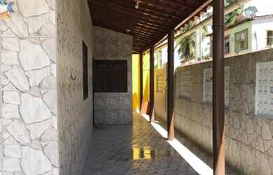 Imagem: A casa possui 2 Dormitórios, 2 Banheiros, 3 Vagas na garagem