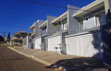 Imagem: A casa possui 3 Dormitórios, 3 Banheiros, 1 Vaga na garagem