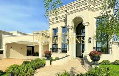 Imagem: A casa em condomínio possui 4 Dormitórios, 5 Banheiros, 4