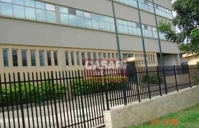 Imagem: O depósito possui 5 Vagas na garagem e 4200m² de Área e está