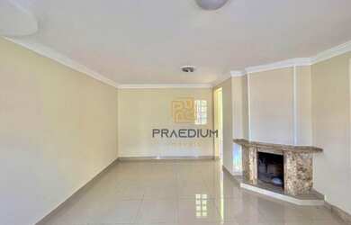 Imagem: A casa possui 5 Dormitórios, 3 Banheiros, 2 Vagas na garagem