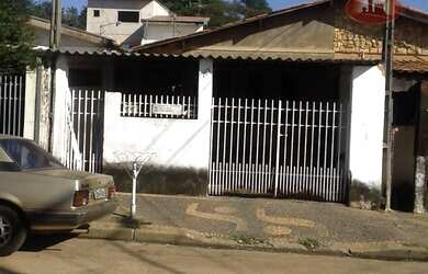 Imagem: A casa possui 2 Dormitórios, 2 Banheiros, 1 Vaga na garagem