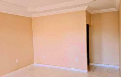 Imagem: A casa possui 3 Dormitórios, 1 Banheiro, 1 Vaga na garagem