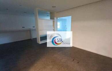 Imagem: O depósito possui 5 Vagas na garagem, 647m² de Área e está