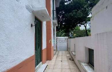 Imagem 2: Casa em Rua Nobre. 198m² de Área, 2 Banheirose4 Dormitórios