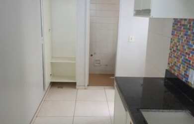 Imagem: O apartamento possui 2 Dormitórios, 1 Banheiro, 2 Vagas na