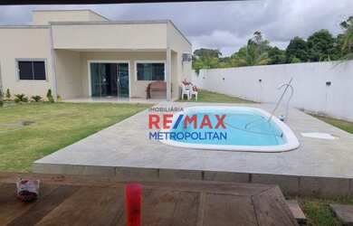 Imagem: A casa possui 3 Dormitórios, 1 Banheiro, 2 Vagas na garagem