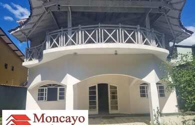 Imagem: A casa possui 5 Dormitórios, 2 Banheiros, 5 Vagas na garagem