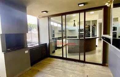 Imagem: A casa em condomínio possui 5 Dormitórios, 5 Banheiros, 4