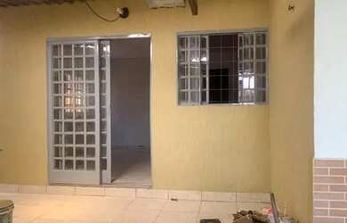 Imagem: A casa possui 2 Dormitórios, 1 Banheiro, 1 Vaga na garagem