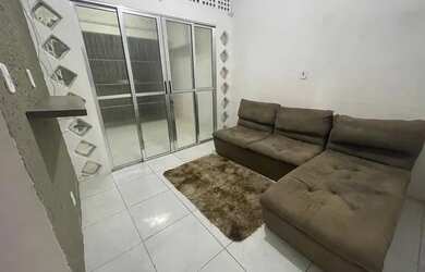 Imagem: A casa possui 2 Dormitórios, 1 Banheiro, 1 Vaga na garagem