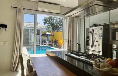 Imagem: A casa possui 4 Dormitórios, 5 Banheiros, 5 Vagas na garagem