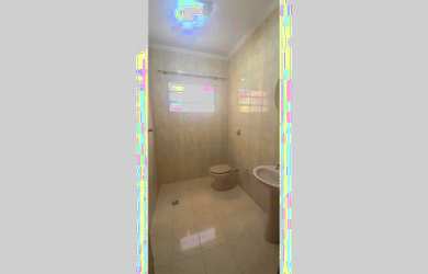 Imagem: A casa possui 2 Dormitórios, 1 Banheiro, 2 Vagas na garagem