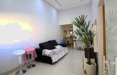 Imagem: A casa à venda possui 3 Dormitórios, 2 Banheiros, 2 Vagas