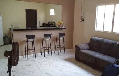 Imagem: A casa possui 2 Dormitórios e 1 Banheiro e está localizado