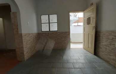 Imagem: A casa possui 1 Dormitório, 1 Banheiro, 55m² de Área e está