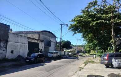 Imagem: O depósito possui 4 Vagas na garagem e 360m² de Área e está