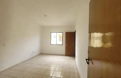 Imagem: O apartamento possui 3 Dormitórios, 1 Banheiro, 1 Vaga na garagem