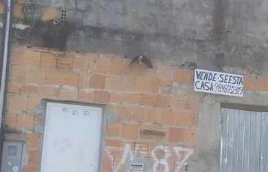 Imagem: A casa possui 4 Dormitórios, 2 Banheiros, 1 Vaga na garagem