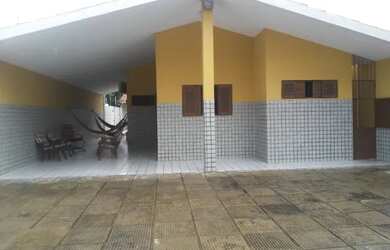 Imagem: A casa possui 5 Dormitórios, 5 Vagas na garagem e está localizado