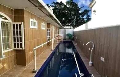 Imagem: A casa possui 5 Dormitórios, 1 Banheiro, 4 Vagas na garagem