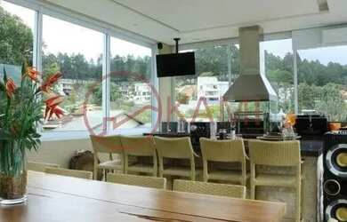 Imagem: A casa em condomínio possui 5 Dormitórios, 5 Banheiros, 5