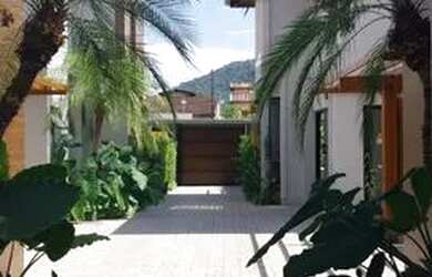 Imagem: A casa possui 4 Dormitórios, 4 Banheiros, 1 Vaga na garagem