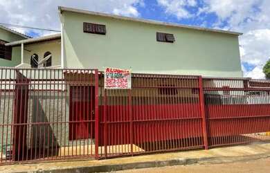 Imagem: A casa possui 2 Dormitórios, 1 Banheiro, 1 Vaga na garagem
