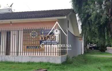 Imagem: A casa possui 1 Dormitório, 2 Banheiros, 3 Vagas na garagem