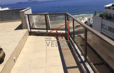 Imagem: O apartamento possui 4 Dormitórios, 5 Banheiros, 3 Vagas na