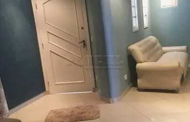 Imagem: A casa possui 4 Dormitórios, 4 Banheiros, 3 Vagas na garagem