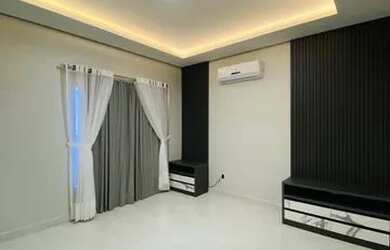 Imagem: A casa possui 3 Dormitórios, 2 Banheiros, 2 Vagas na garagem