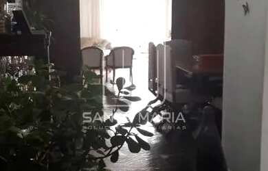 Imagem: O depósito possui 4 Vagas na garagem, 269.050m² de Área e