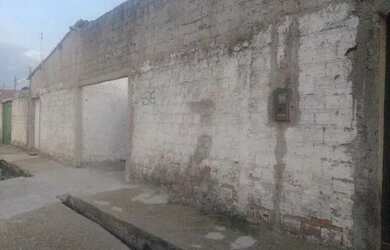 Imagem: A casa possui 1 Dormitório, 1 Banheiro, 1 Vaga na garagem