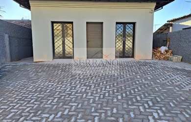 Imagem: O depósito possui 3 Vagas na garagem, 385m² de Área e está