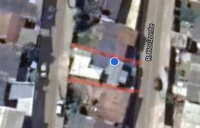 Imagem: A casa possui 2 Dormitórios, 2 Banheiros, 2 Vagas na garagem