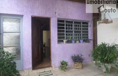 Imagem: A casa possui 3 Dormitórios, 1 Banheiro, 165m² de Área e